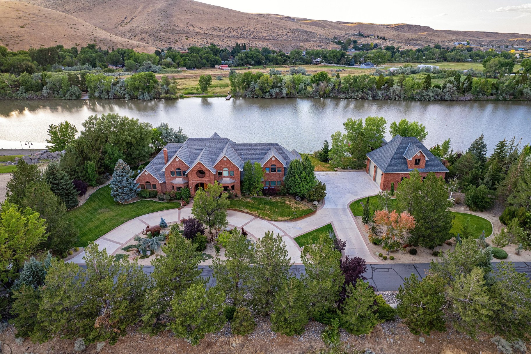  A Rare Lakefront Estate in the Heart of Reno no in One of Northern Nevada