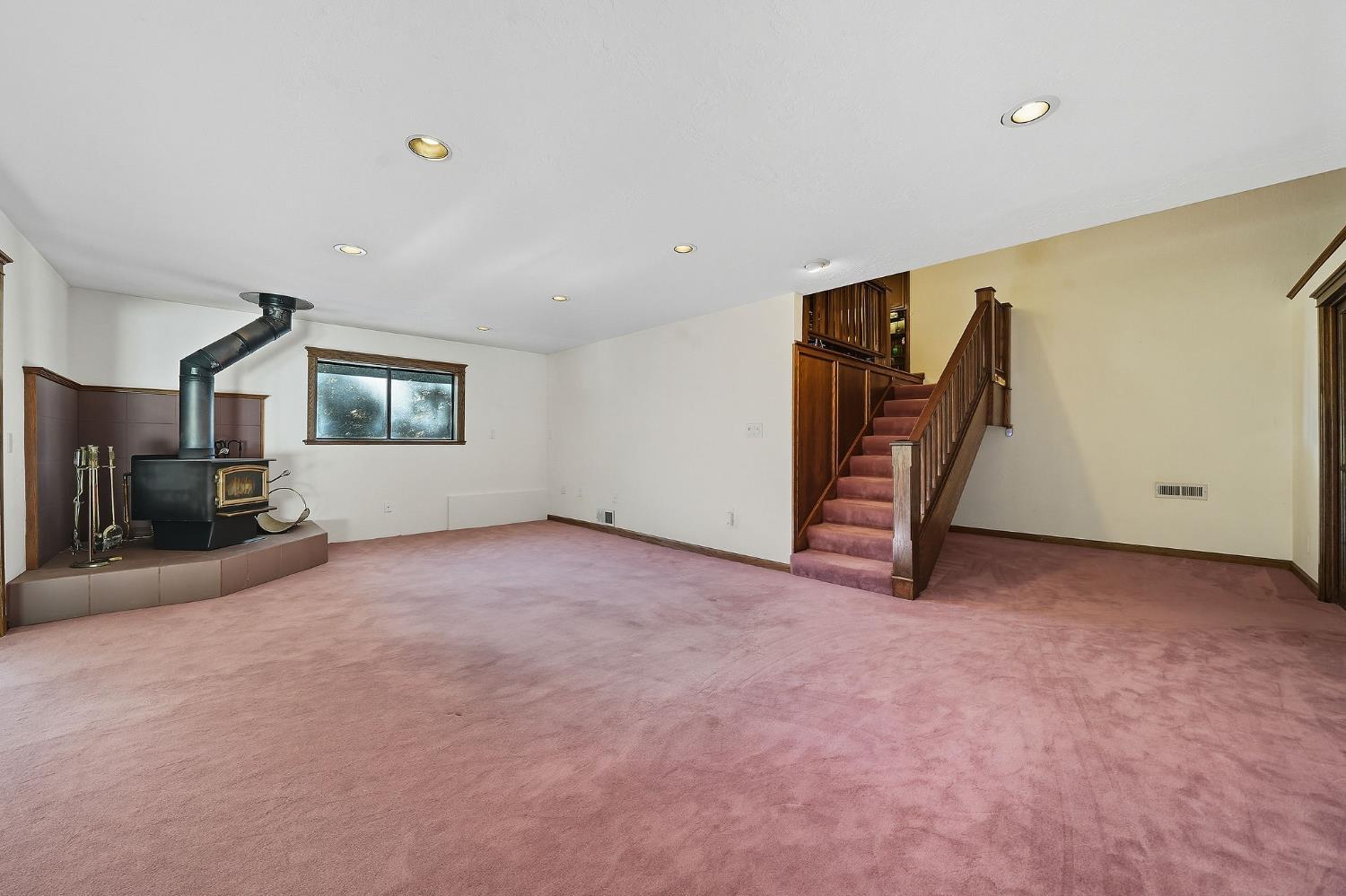 Pine Grove, California, 95665, United States, 3 Bedrooms Bedrooms, ,4 BathroomsBathrooms,Residential,For Sale,1975649