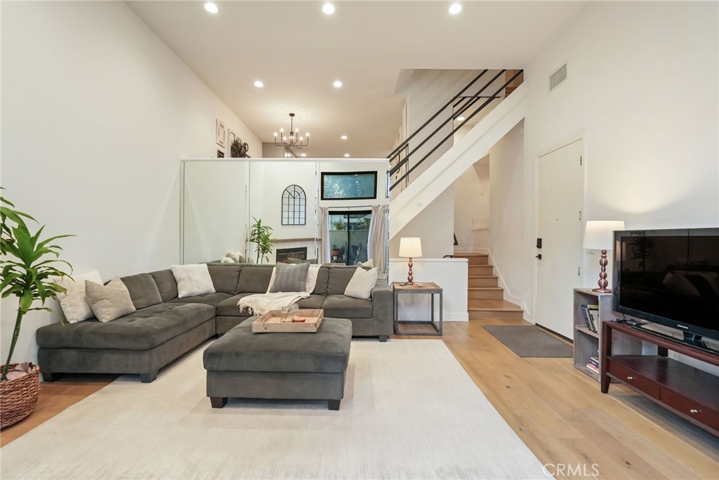 Lake Balboa, California, 91406, United States, 3 Bedrooms Bedrooms, ,3 BathroomsBathrooms,Residential,For Sale,1992024