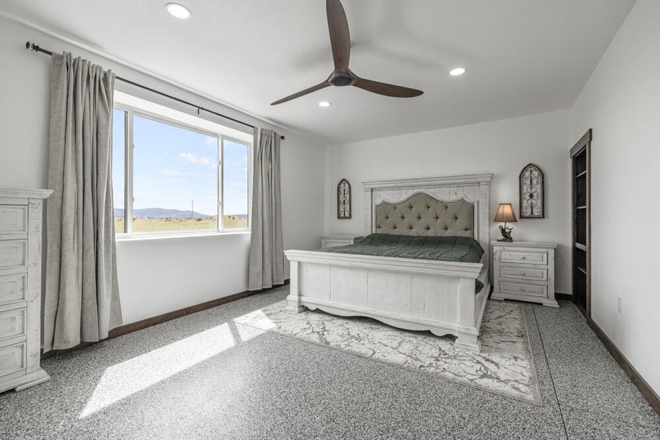 Klamath Falls, Oregon, 97603, United States, 3 Bedrooms Bedrooms, ,3 BathroomsBathrooms,Residential,For Sale,1878382