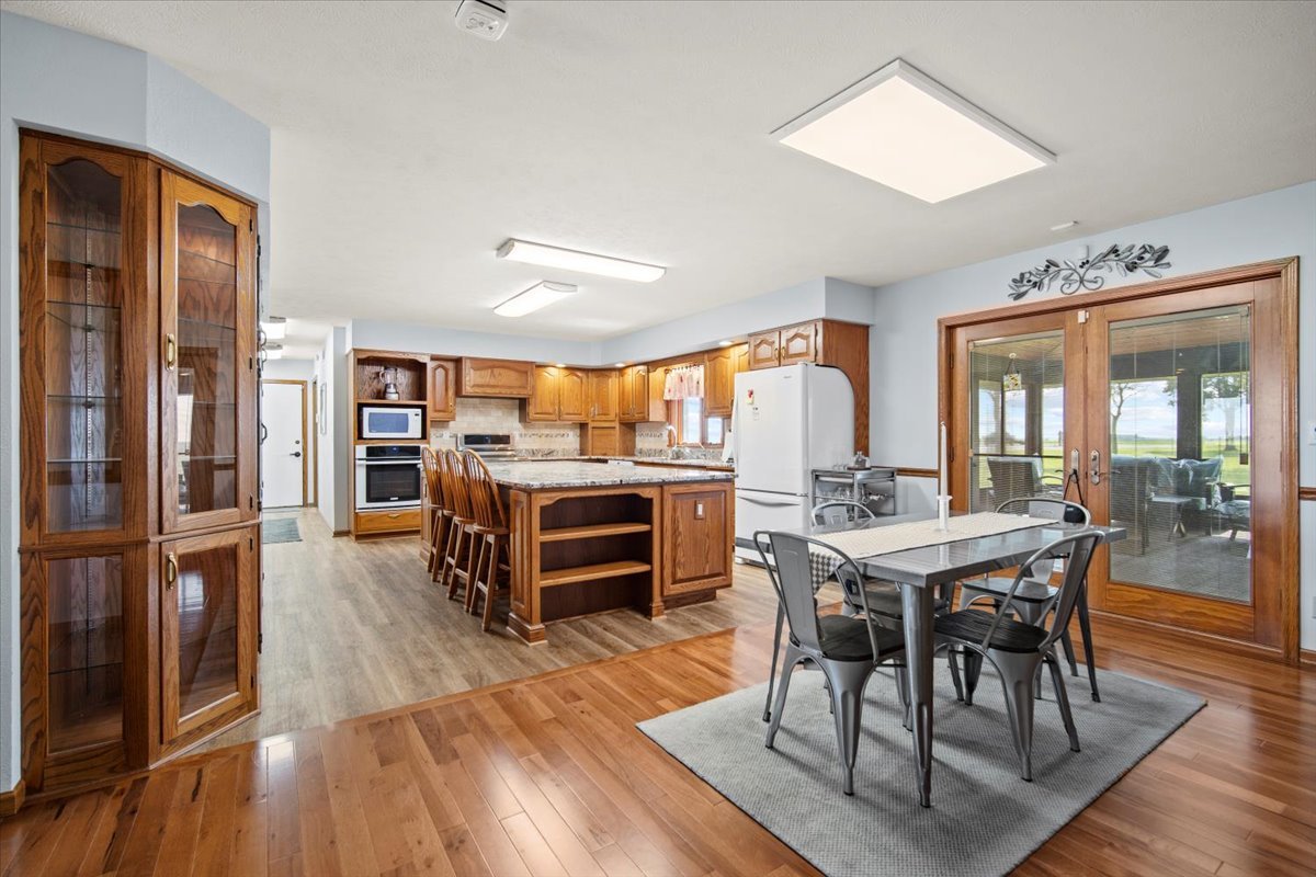 Saunemin, Illinois, 61769, United States, 4 Bedrooms Bedrooms, ,4 BathroomsBathrooms,Residential,For Sale,1958383