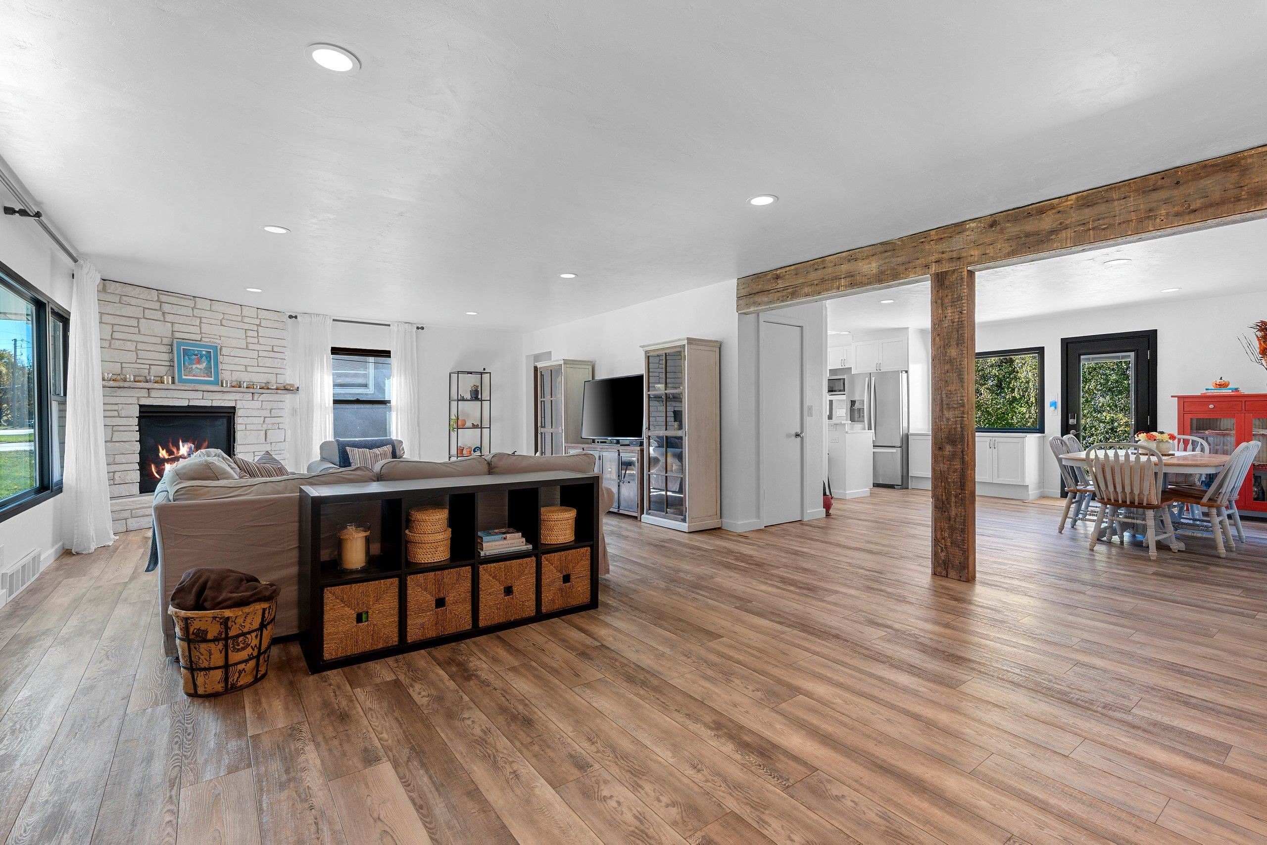 GREEN BAY, Wisconsin, 54301, United States, 3 Bedrooms Bedrooms, ,3 BathroomsBathrooms,Residential,For Sale,1969086