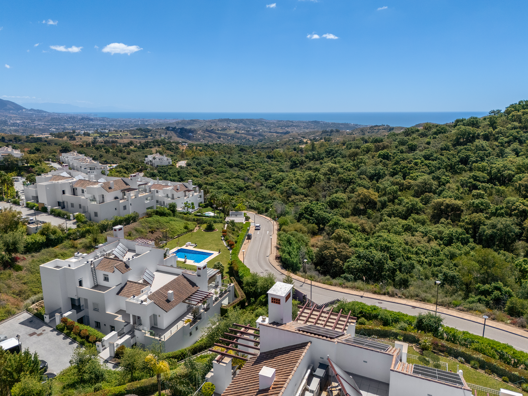  Renovated sea-view penthouse with expansive terrace in La Mairena, Marbella East - 物件實景