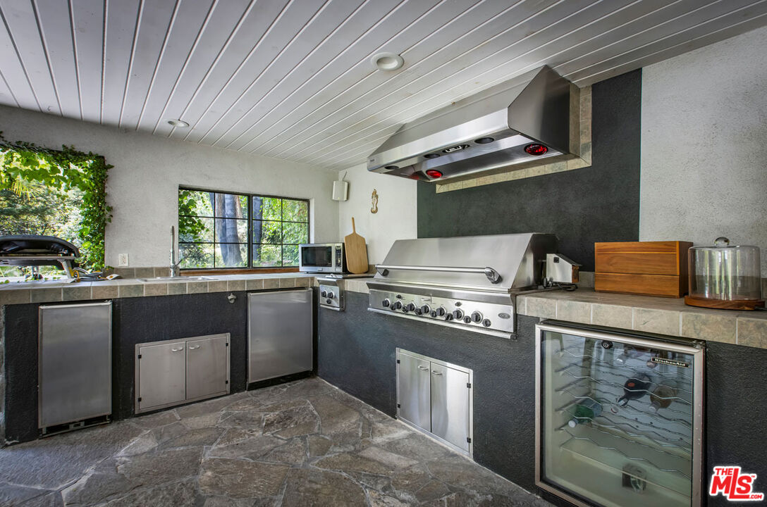 Altadena, California, 91001, United States, 4 Bedrooms Bedrooms, ,4 BathroomsBathrooms,Residential,For Sale,1992160