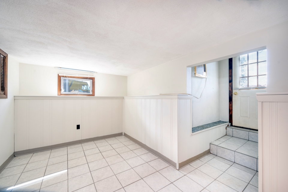 Hull, Massachusetts, 02045, United States, 6 Bedrooms Bedrooms, ,3 BathroomsBathrooms,Residential,For Sale,1978690