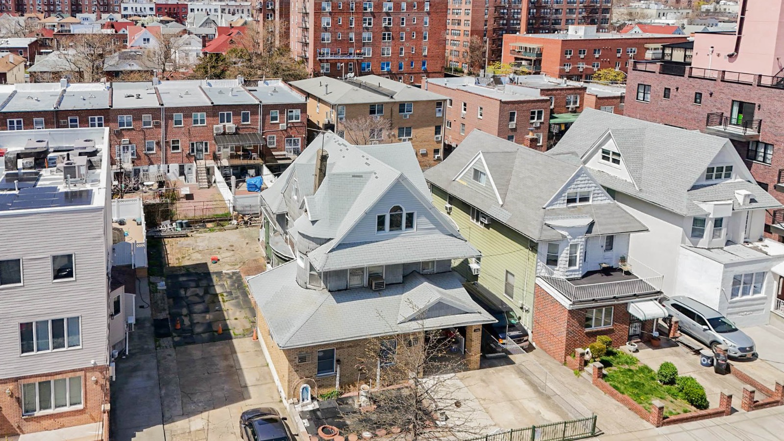 Brooklyn, New York, 11214, United States, 7 Bedrooms Bedrooms, ,3 BathroomsBathrooms,Residential,For Sale,1781022
