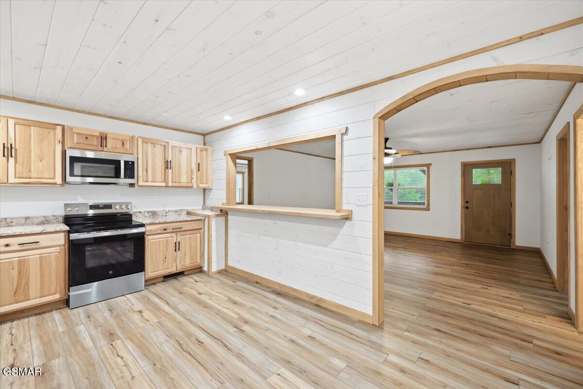 Newport, Tennessee, 37821, United States, 2 Bedrooms Bedrooms, ,2 BathroomsBathrooms,Residential,For Sale,2031504