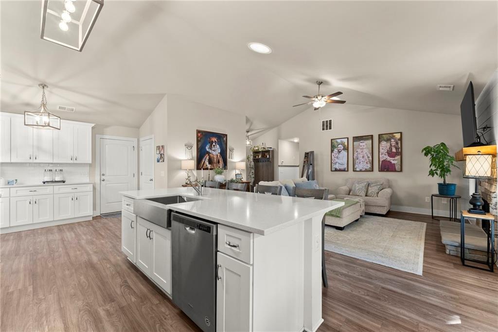 Cumming, Georgia, 30041, United States, 3 Bedrooms Bedrooms, ,2 BathroomsBathrooms,Residential,For Sale,2009266