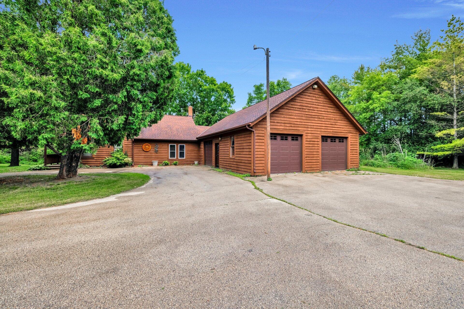 Saukville, Wisconsin, 53080, United States, 4 Bedrooms Bedrooms, ,4 BathroomsBathrooms,Residential,For Sale,1877225