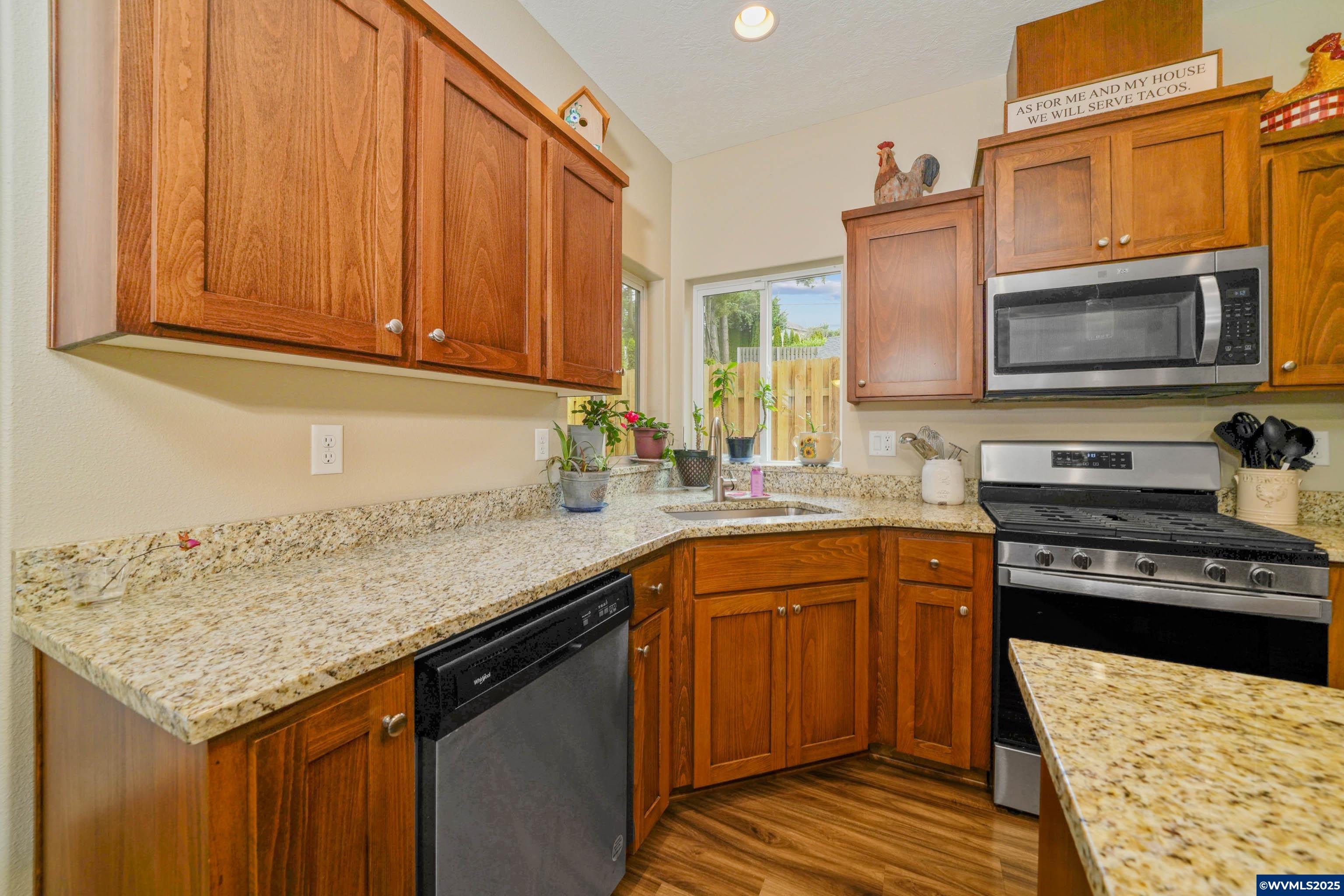 Salem, Oregon, 97306, United States, 3 Bedrooms Bedrooms, ,3 BathroomsBathrooms,Residential,For Sale,1891858