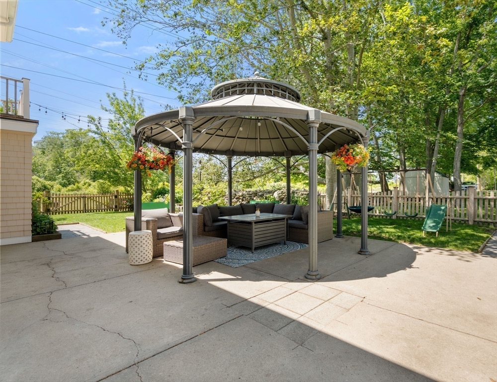 Swansea, Massachusetts, 02777, United States, 3 Bedrooms Bedrooms, ,2 BathroomsBathrooms,Residential,For Sale,1847611