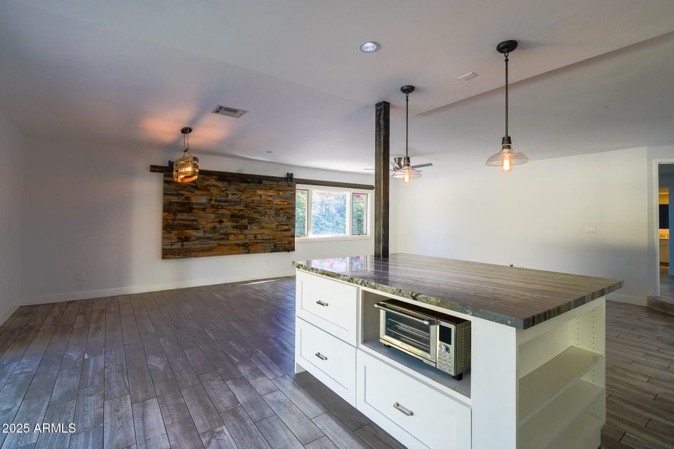 Phoenix, Arizona, 85018, United States, 4 Bedrooms Bedrooms, ,Residential,For Sale,2001186