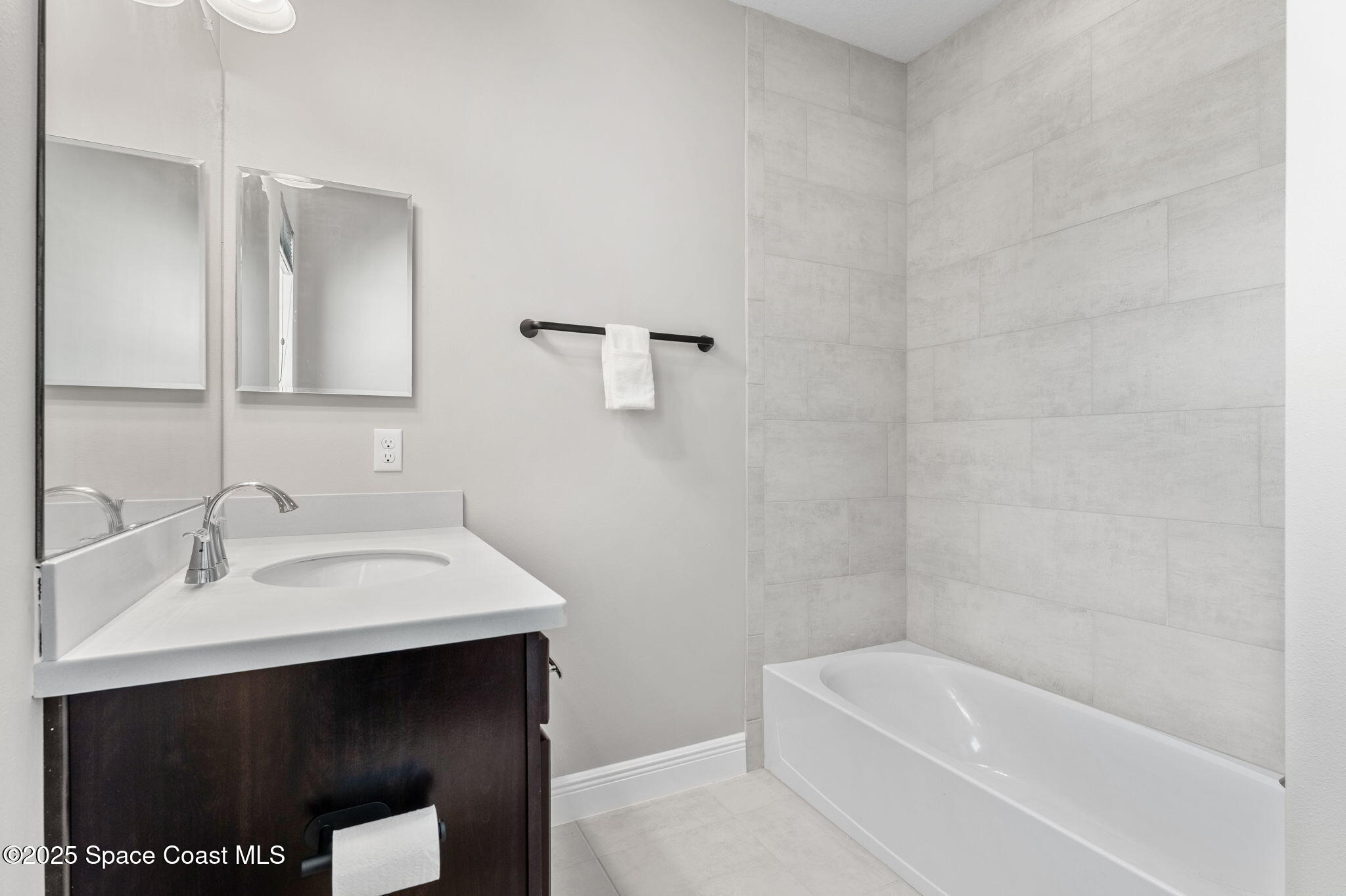 Melbourne, Florida, 32940, United States, 5 Bedrooms Bedrooms, ,6 BathroomsBathrooms,Residential,For Sale,2003365