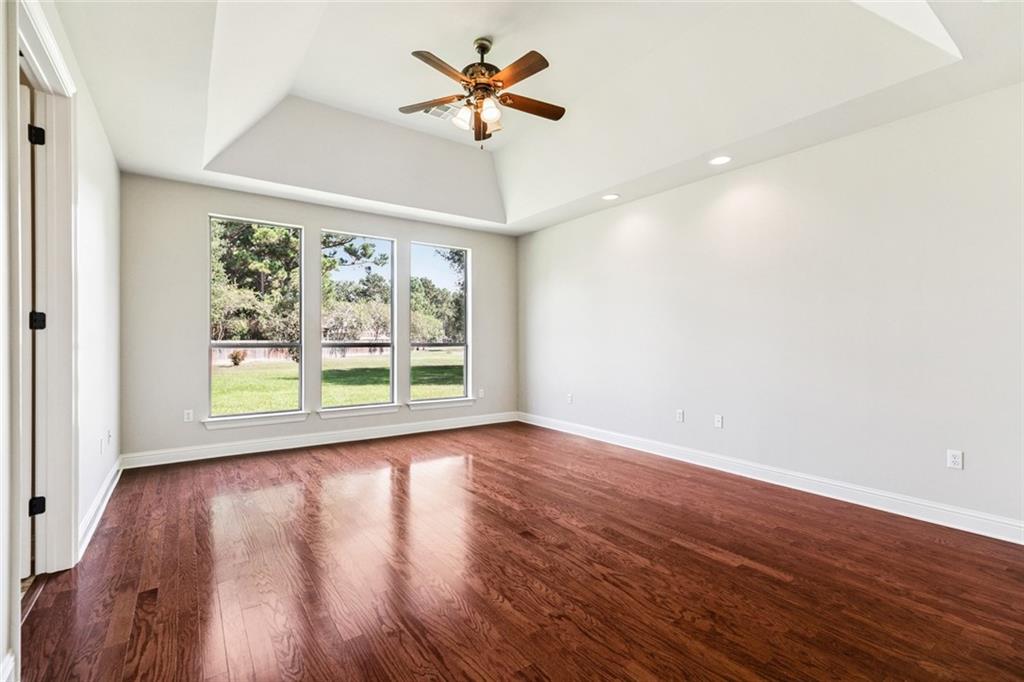 Madisonville, Louisiana, 70447, United States, 4 Bedrooms Bedrooms, ,4 BathroomsBathrooms,Residential,For Sale,1946948
