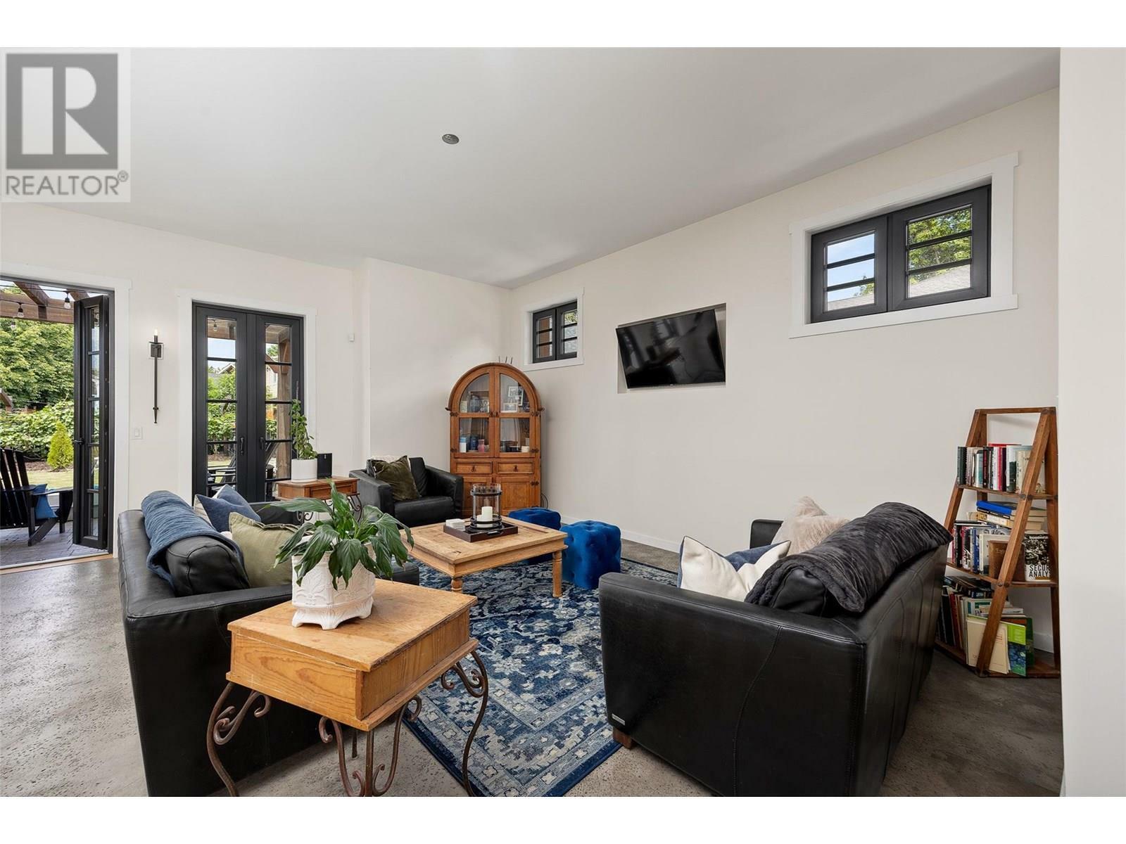 KELOWNA, British Columbia, V1Y 5N3, CA, 6 Bedrooms Bedrooms, ,4 BathroomsBathrooms,Residential,For Sale,1883056
