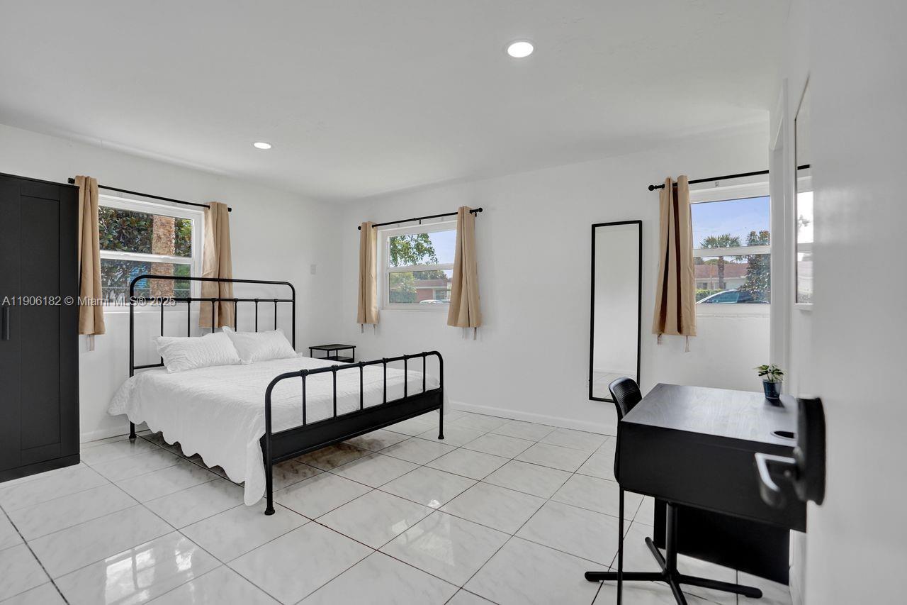 West Palm Beach, Florida, 33407, United States, 6 Bedrooms Bedrooms, ,5 BathroomsBathrooms,Residential,For Sale,1987925