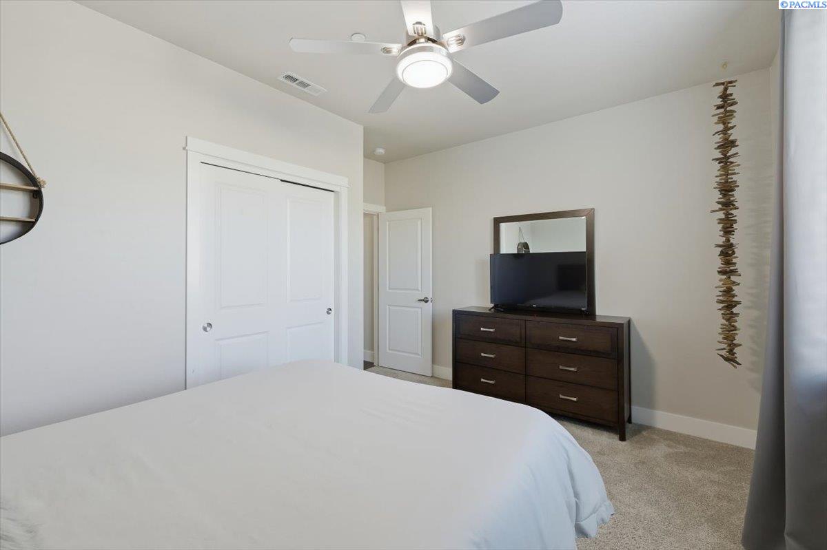 Richland, Washington, 99352, United States, 3 Bedrooms Bedrooms, ,2 BathroomsBathrooms,Residential,For Sale,1991630