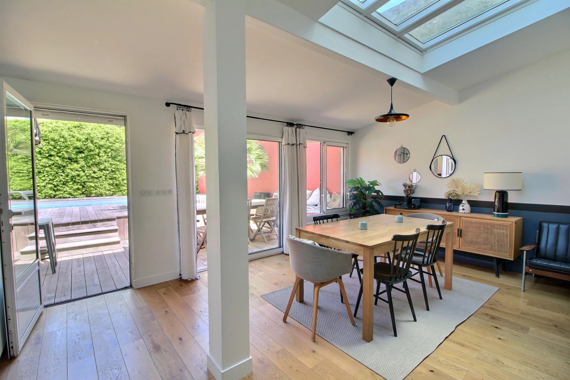 Bordeaux, New Aquitaine, 33000, FR, 4 Bedrooms Bedrooms, ,2 BathroomsBathrooms,Residential,For Sale,1640266