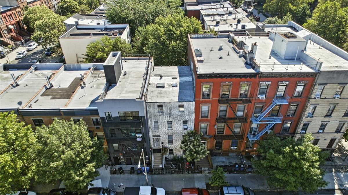 Brooklyn, New York, 11206, United States, 4 Bedrooms Bedrooms, ,2 BathroomsBathrooms,Residential,For Sale,1910607