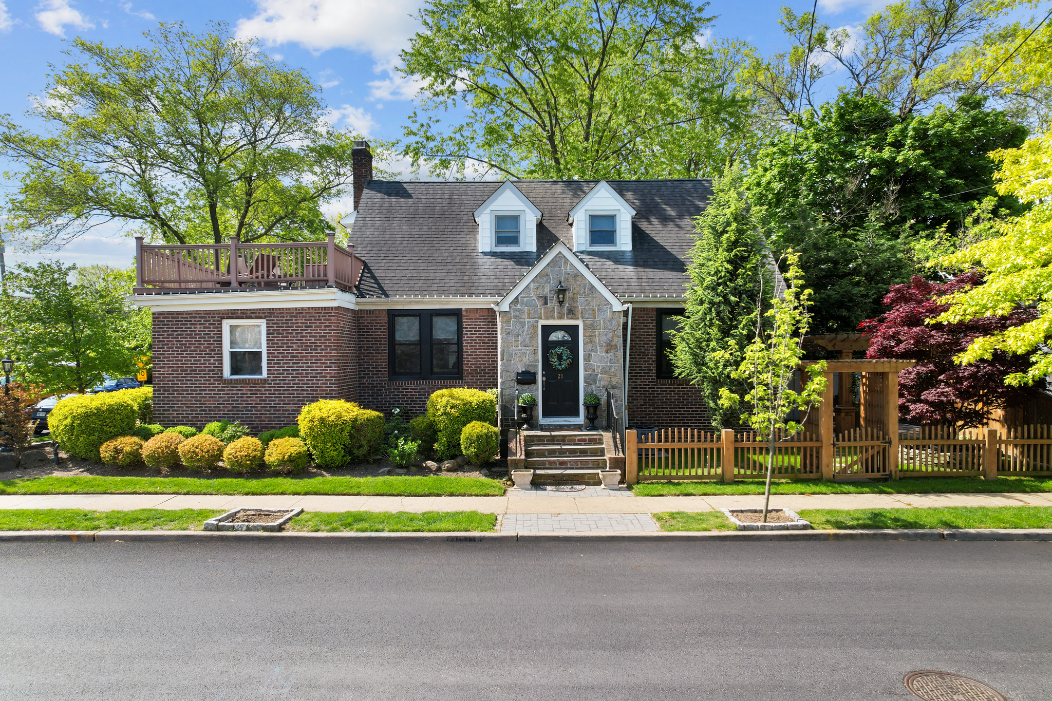 Oceanside, New York, 11572, United States, 3 Bedrooms Bedrooms, ,2 BathroomsBathrooms,Residential,For Sale,1928252