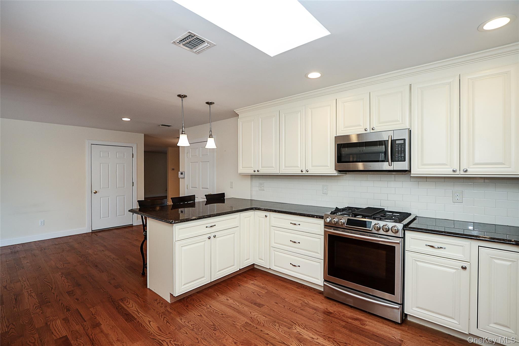  370 Rider Avenue, Patchogue, NY, 11772 - 物件實景
