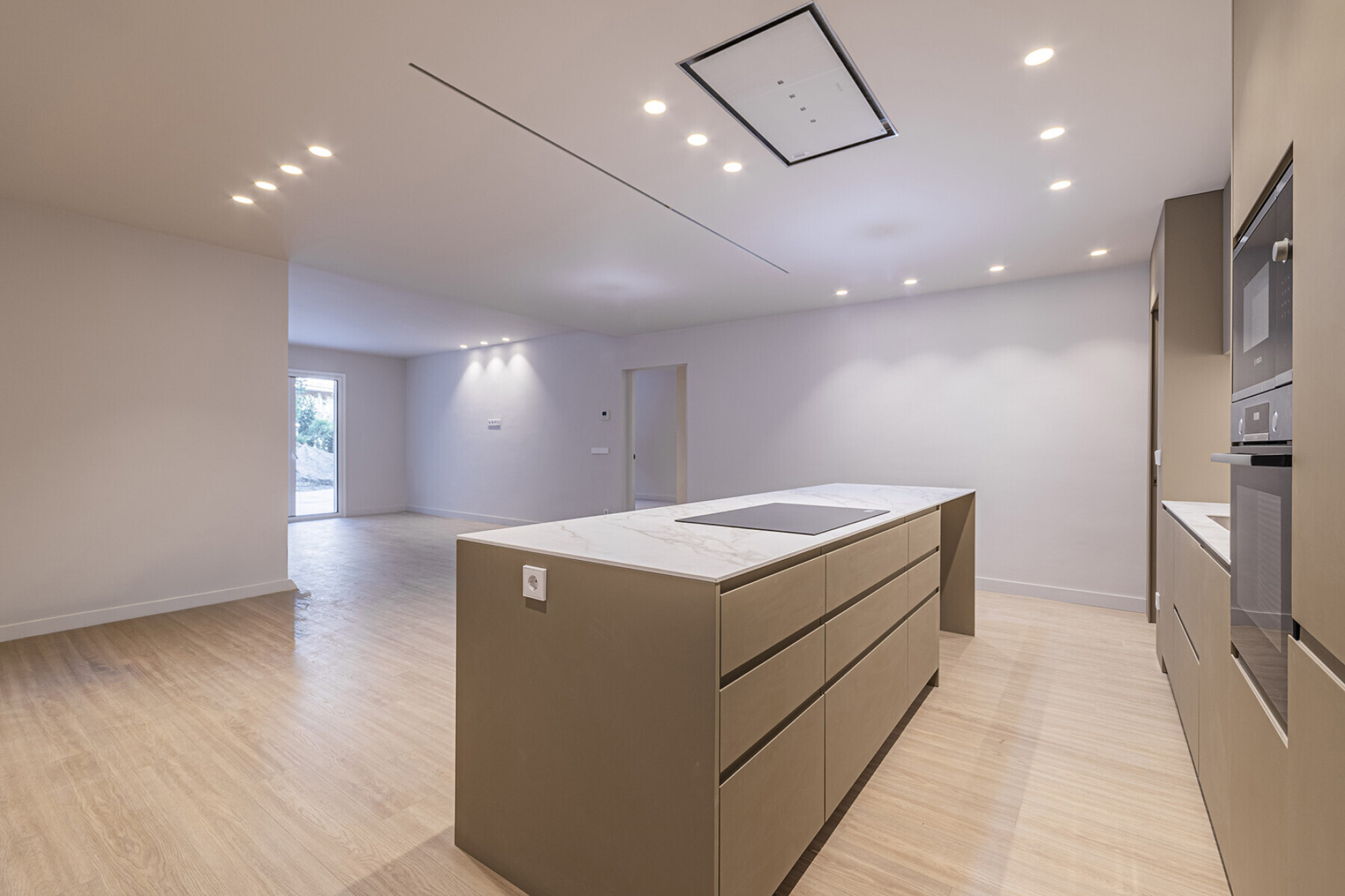  Fantastic renovated apartment with large garden at the living room level - 物件實景