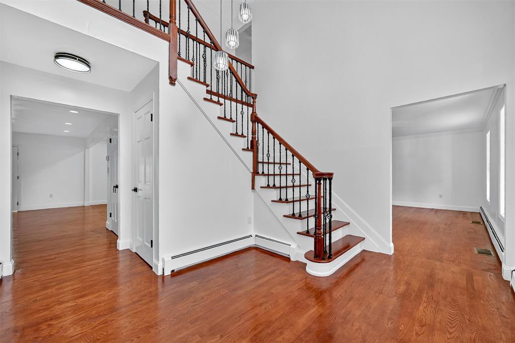 Warwick, New York, 10990, United States, 5 Bedrooms Bedrooms, ,4 BathroomsBathrooms,Residential,For Sale,1981547