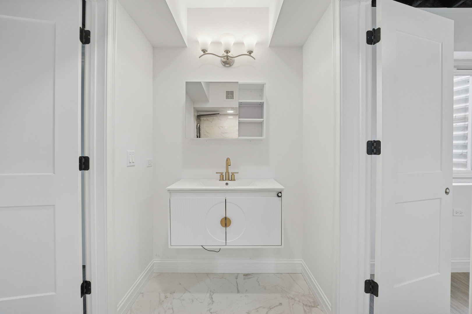 Park Ridge, Illinois, 60068, United States, 4 Bedrooms Bedrooms, ,5 BathroomsBathrooms,Residential,For Sale,1988945