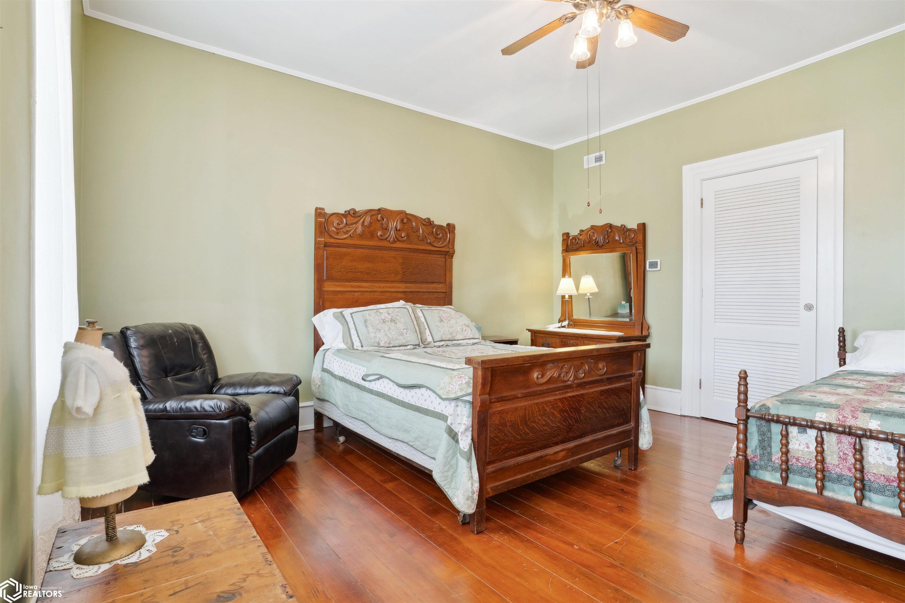 Dallas City, Illinois, 62330, United States, 8 Bedrooms Bedrooms, ,7 BathroomsBathrooms,Residential,For Sale,1980104