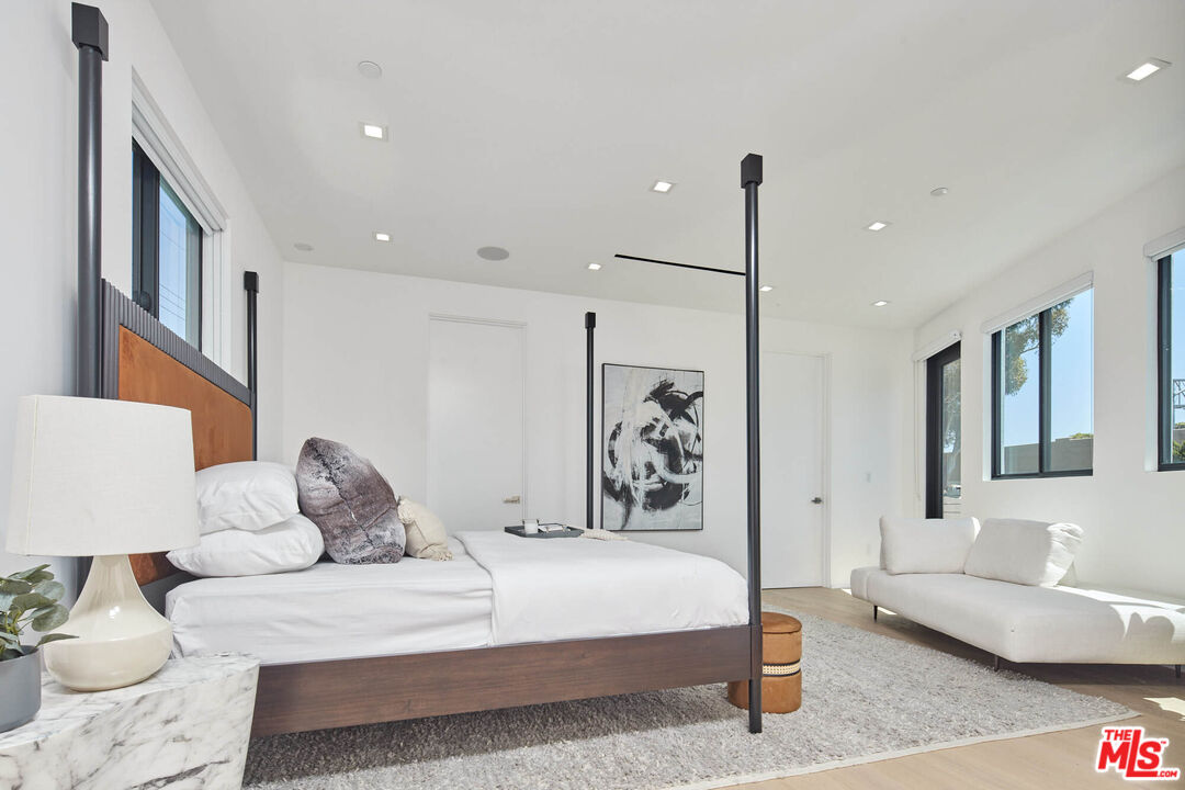 Culver City, California, 90230, United States, 4 Bedrooms Bedrooms, ,7 BathroomsBathrooms,Residential,For Sale,1804248