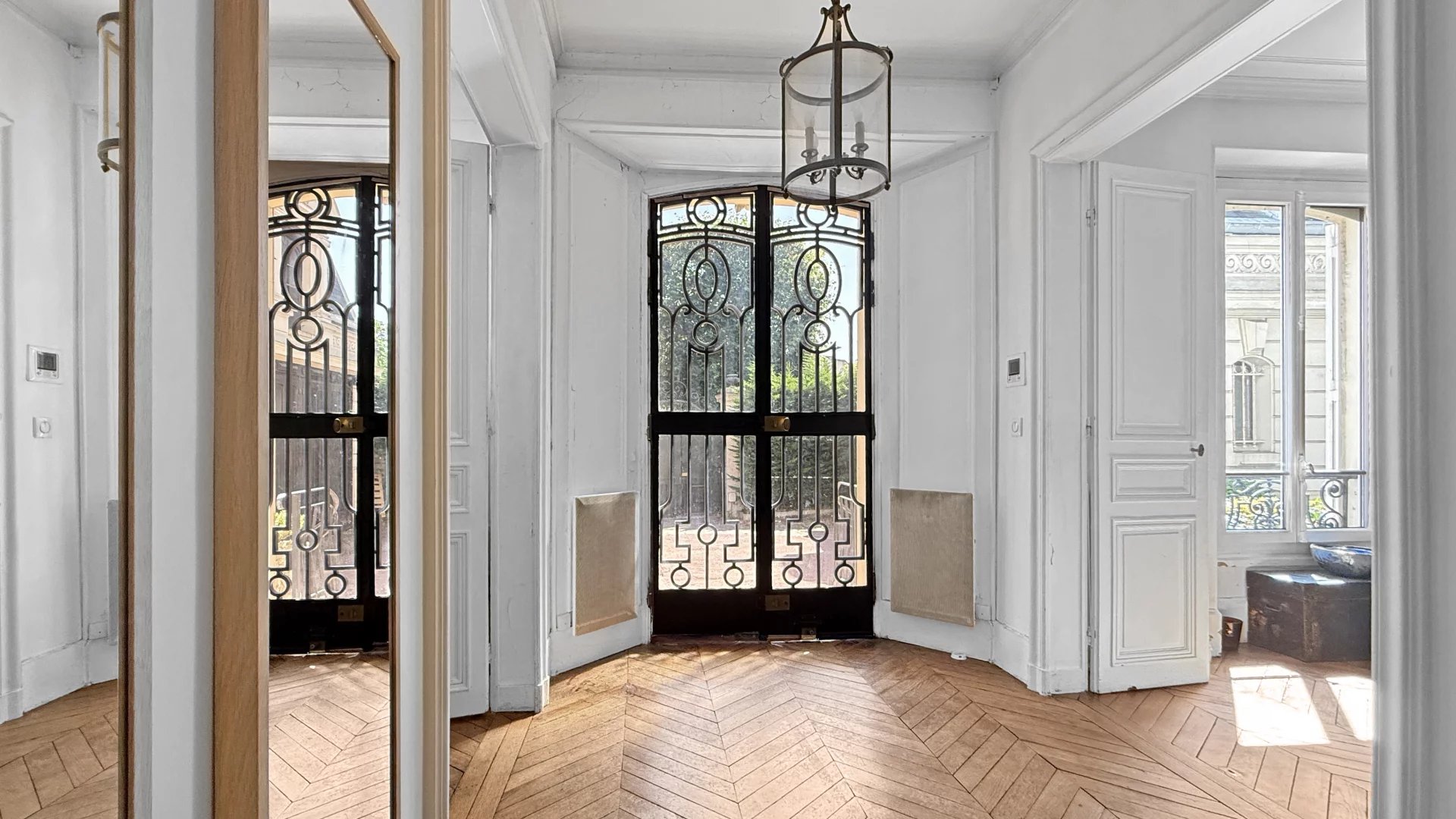 Versailles, Île-de-France, 78000, FR, 8 Bedrooms Bedrooms, ,8 BathroomsBathrooms,Residential,For Sale,1876940