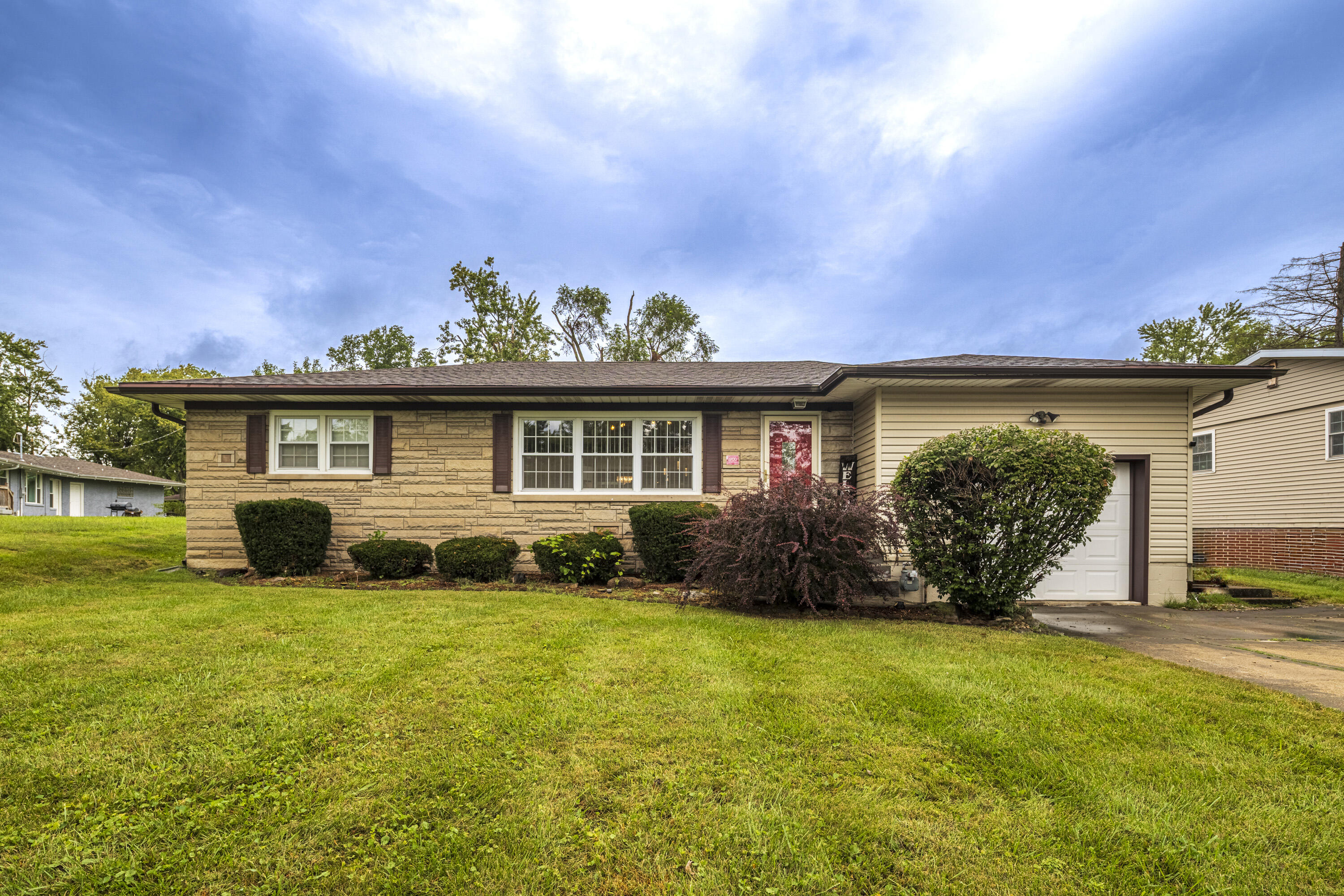 58th Pl, Merrillville, IN 46410