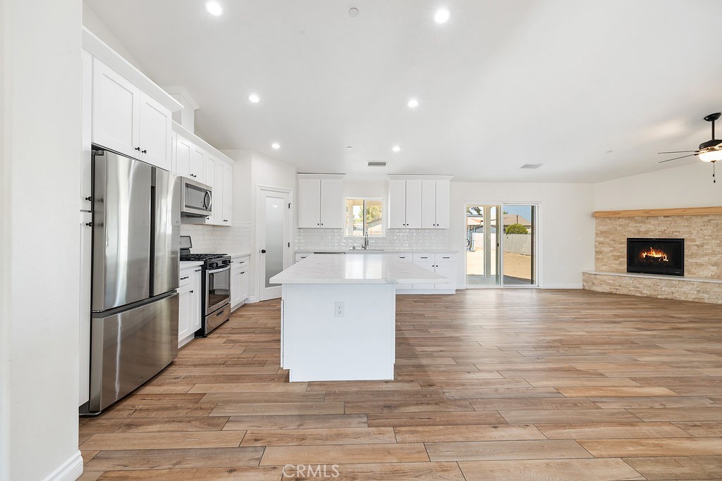 Hesperia, California, 92345, United States, 4 Bedrooms Bedrooms, ,3 BathroomsBathrooms,Residential,For Sale,1937064