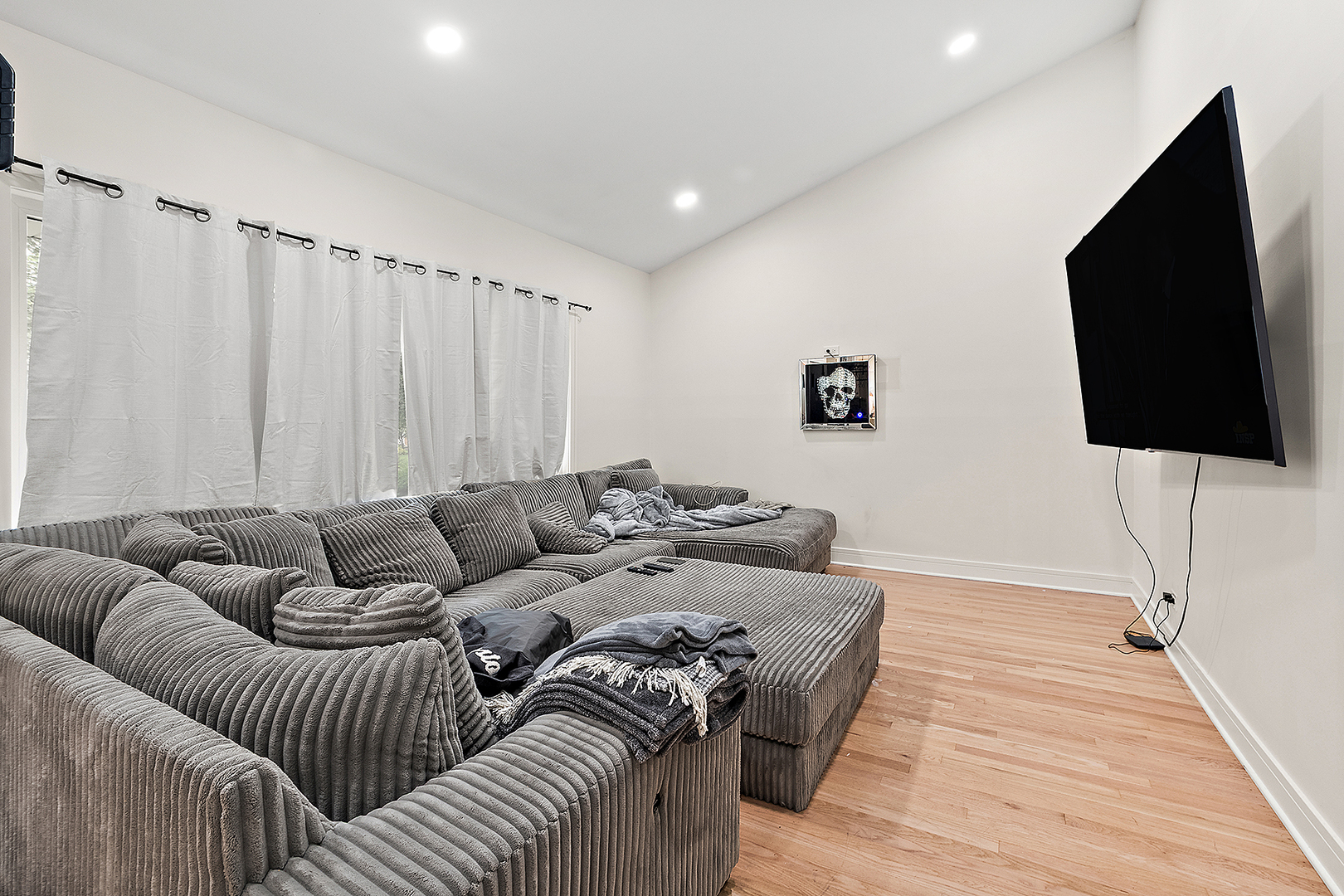 Downers Grove, Illinois, 60516, United States, 3 Bedrooms Bedrooms, ,2 BathroomsBathrooms,Residential,For Sale,1930940