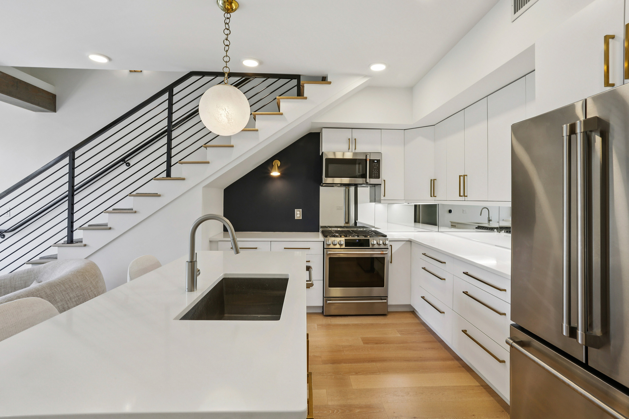  Modern Two-story Loft with Private Rooftop Deck - 物件實景