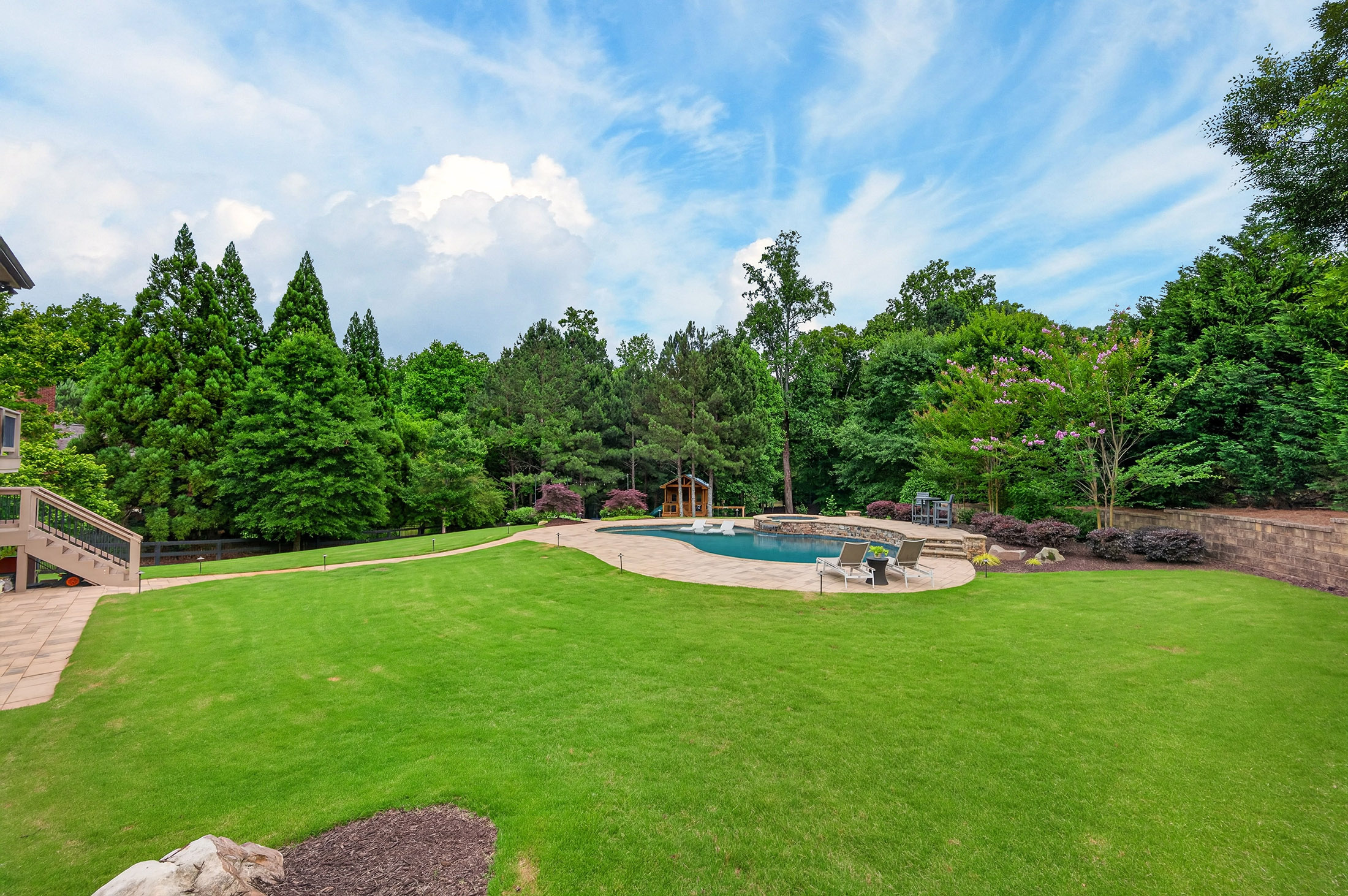  Nestled on a Quiet Cul-De-Sac Lot and Backing Directly to Birmingham Park - 物件實景