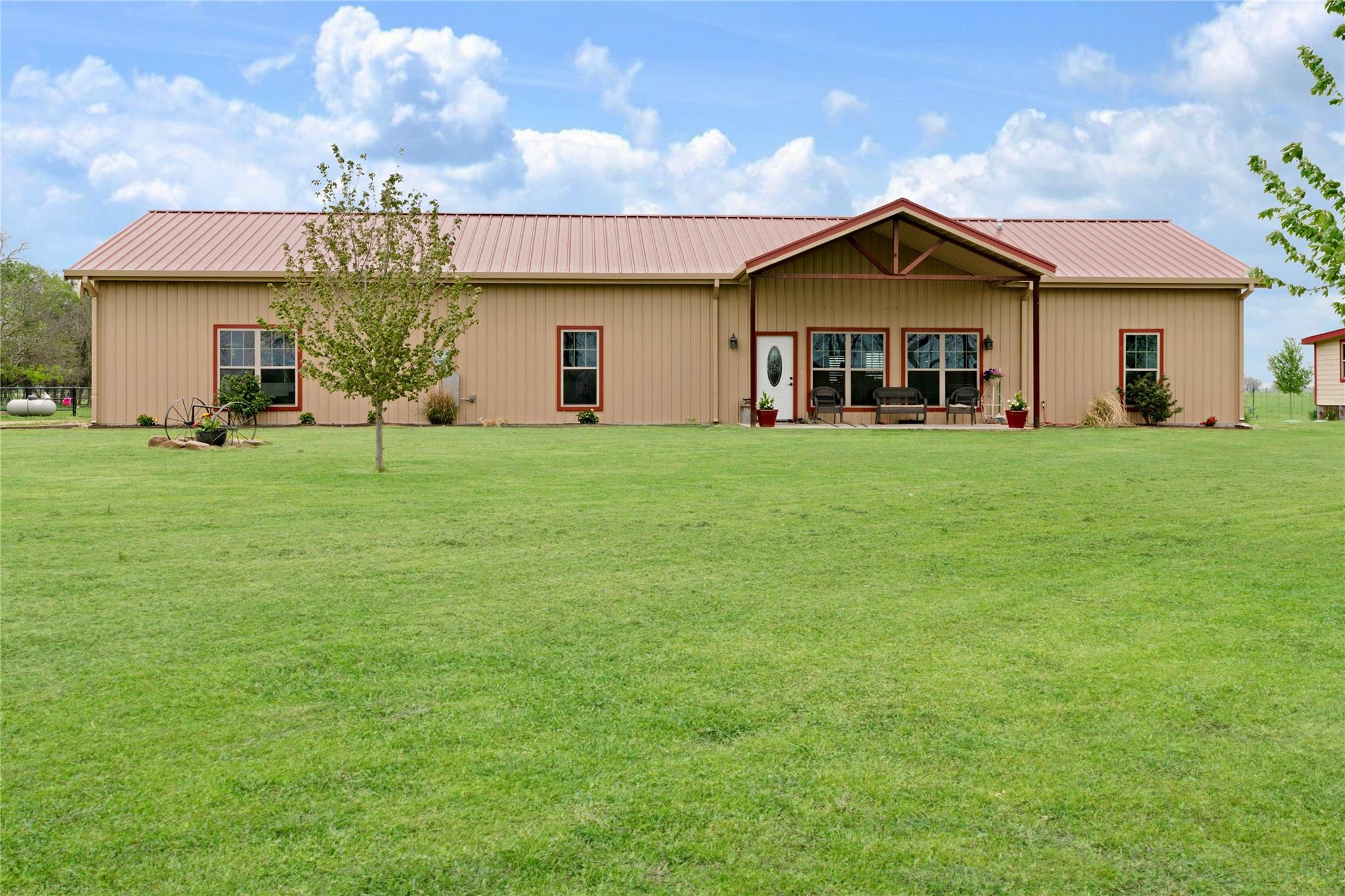 Honey Grove, Texas, 75446, United States, 3 Bedrooms Bedrooms, ,3 BathroomsBathrooms,Residential,For Sale,1937107