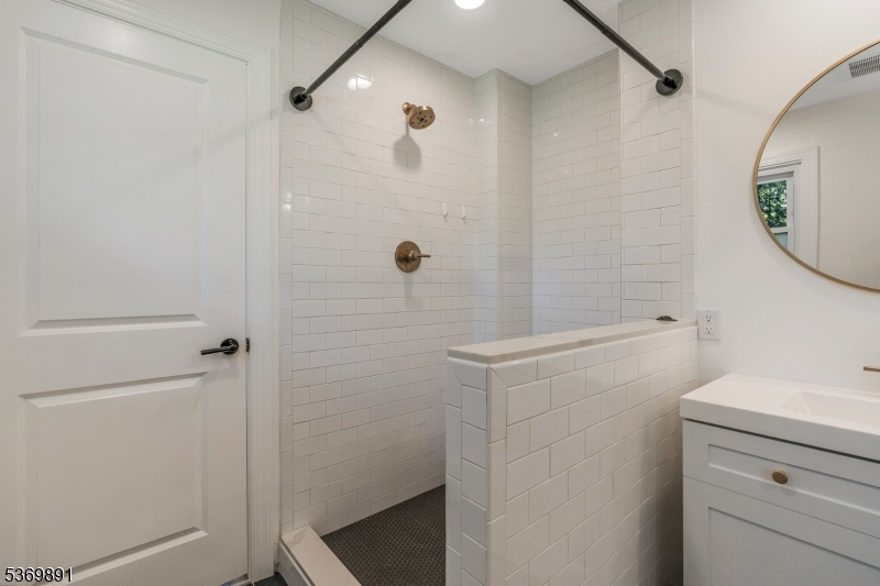 Bethlehem Twp., New Jersey, 08802, United States, 3 Bedrooms Bedrooms, ,2 BathroomsBathrooms,Residential,For Sale,1949584