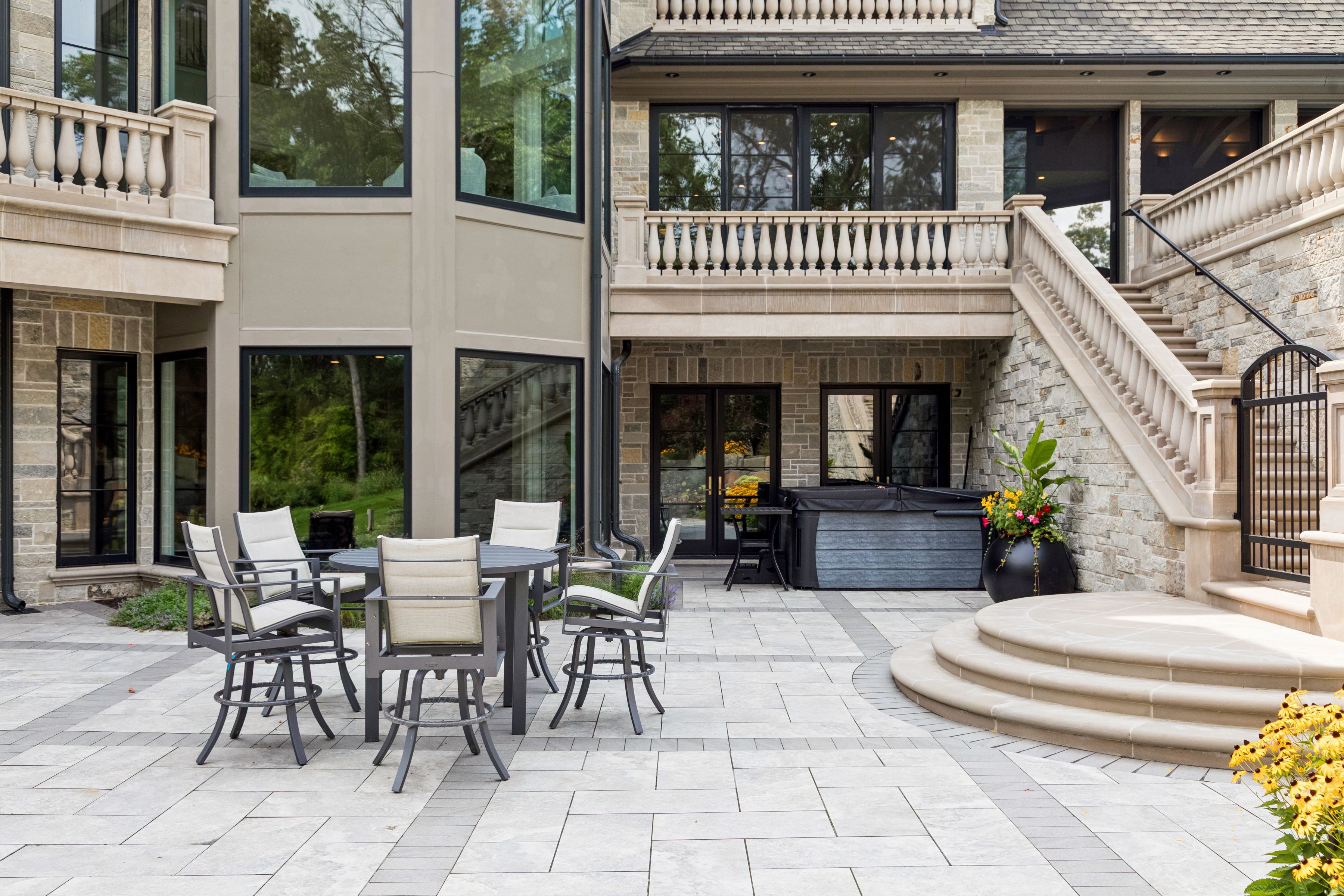  Timeless Elegance on a Private North Oaks Setting - 物件實景