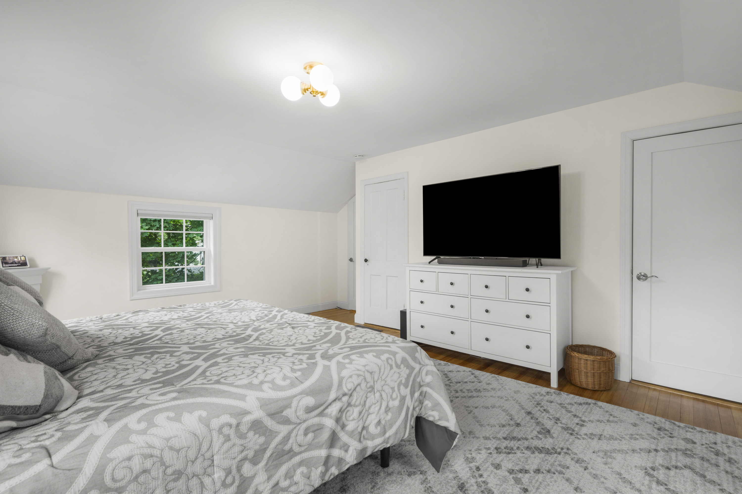  Beautifully Updated Corner Colonial - 物件實景