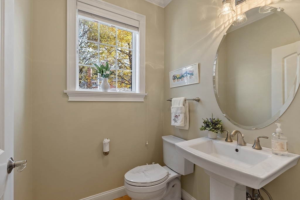 Lynnfield, Massachusetts, 01940, United States, 2 Bedrooms Bedrooms, ,3 BathroomsBathrooms,Residential,For Sale,1991893