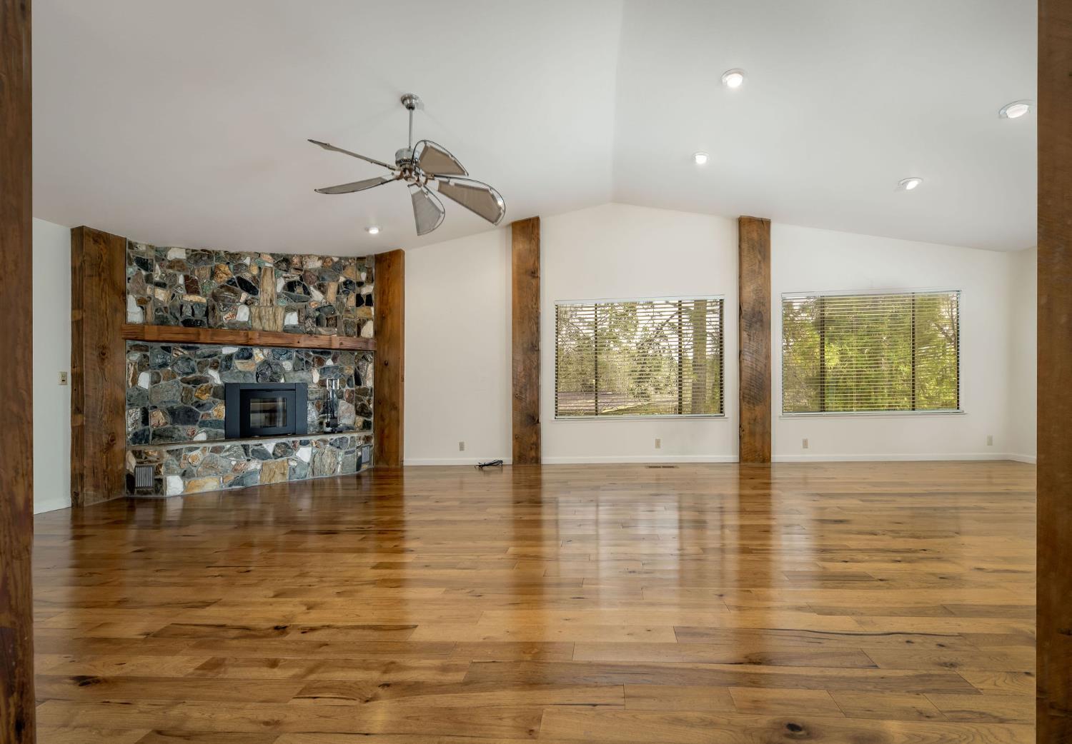 Grass Valley, California, 95949, United States, 4 Bedrooms Bedrooms, ,4 BathroomsBathrooms,Residential,For Sale,2015121