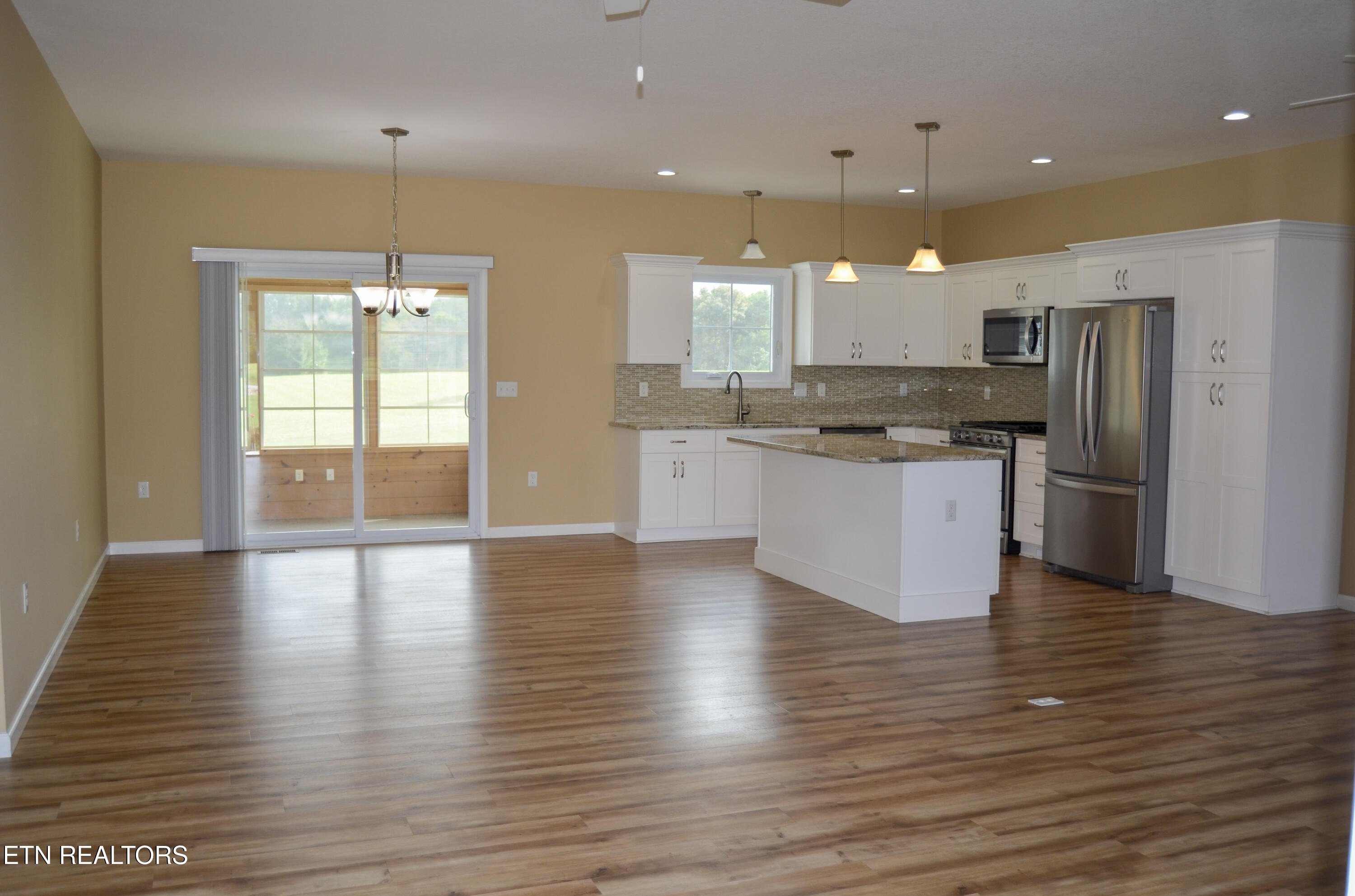 Crossville, Tennessee, 38555, United States, 3 Bedrooms Bedrooms, ,3 BathroomsBathrooms,Residential,For Sale,1978322