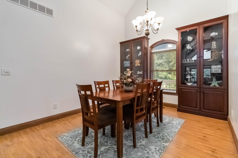 Burnside, Kentucky, 42519, United States, 5 Bedrooms Bedrooms, ,4 BathroomsBathrooms,Residential,For Sale,1978974