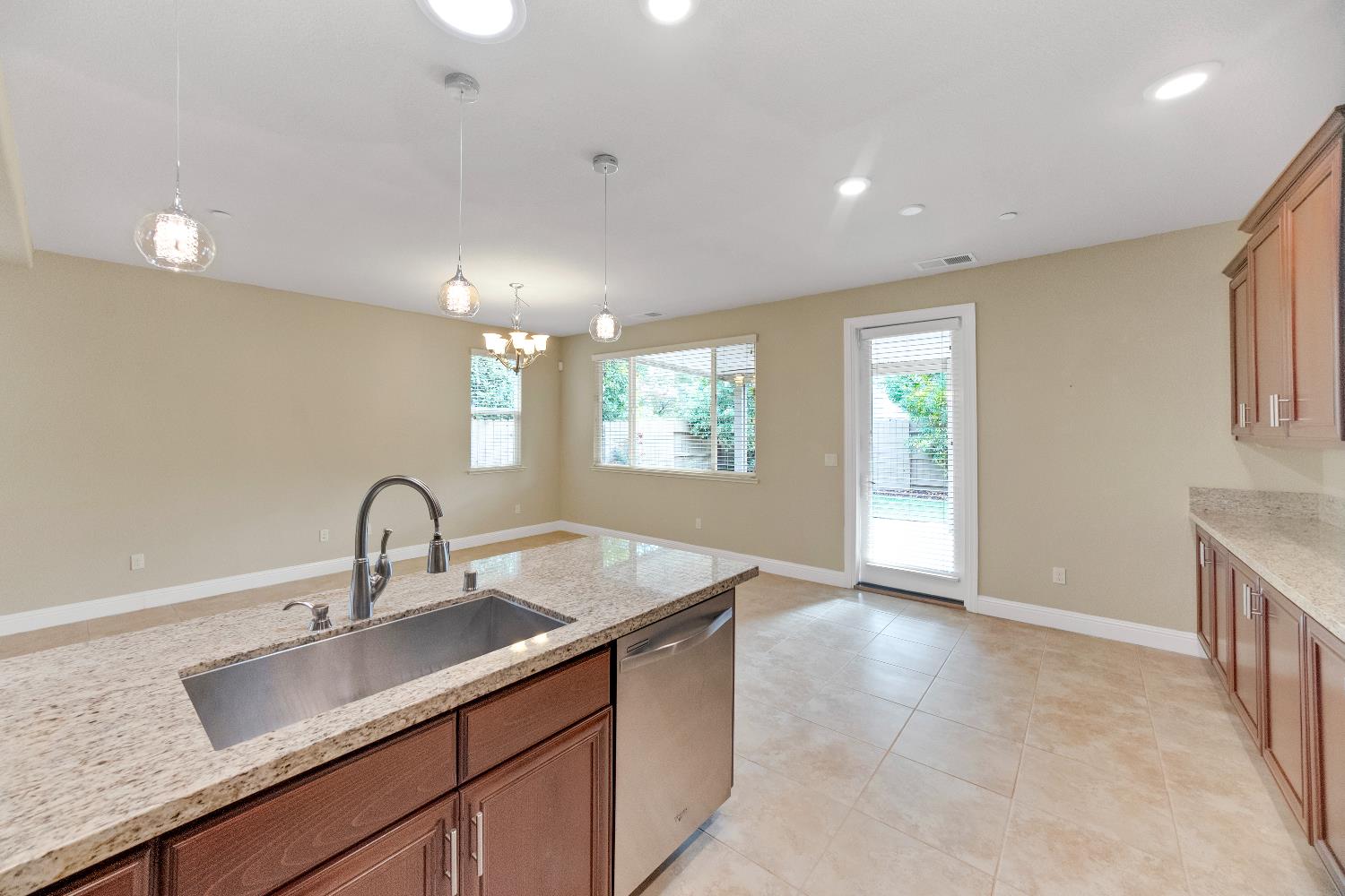 Roseville, California, 95661, United States, 3 Bedrooms Bedrooms, ,2 BathroomsBathrooms,Residential,For Sale,1987670