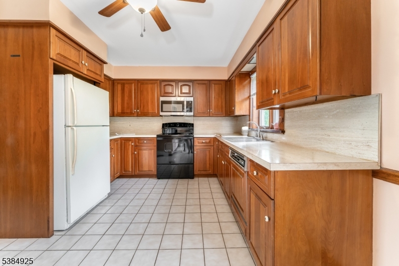 Holland Twp., New Jersey, 08848, United States, 3 Bedrooms Bedrooms, ,3 BathroomsBathrooms,Residential,For Sale,1949740