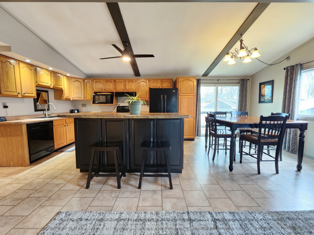 Clear Lake, Iowa, 50428, United States, 3 Bedrooms Bedrooms, ,1 BathroomBathrooms,Residential,For Sale,1937165
