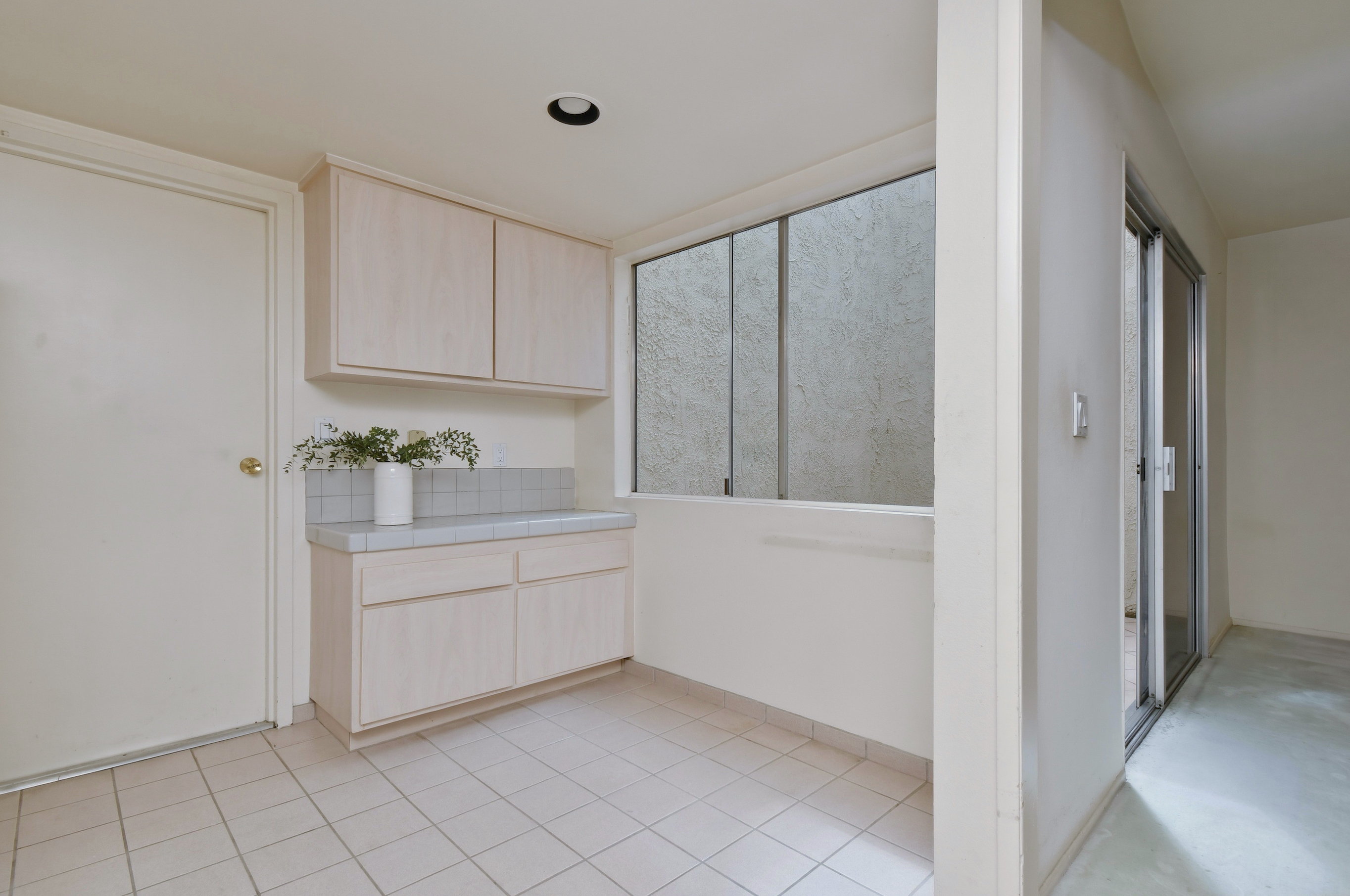  11738 Moorpark Street Unit E - 物件實景