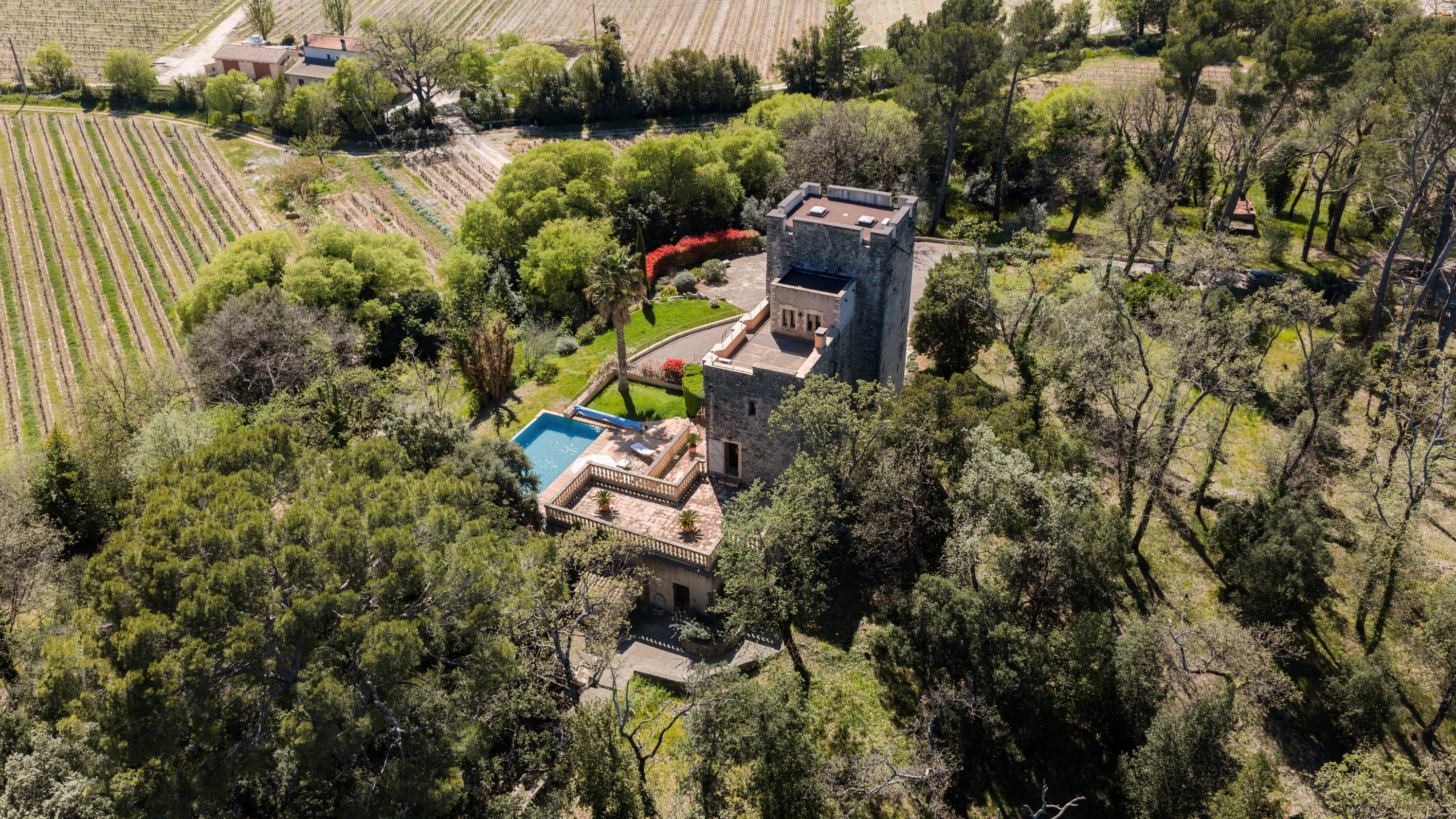  A Medieval Tower Reimagined as an Exceptional Residence - 物件實景
