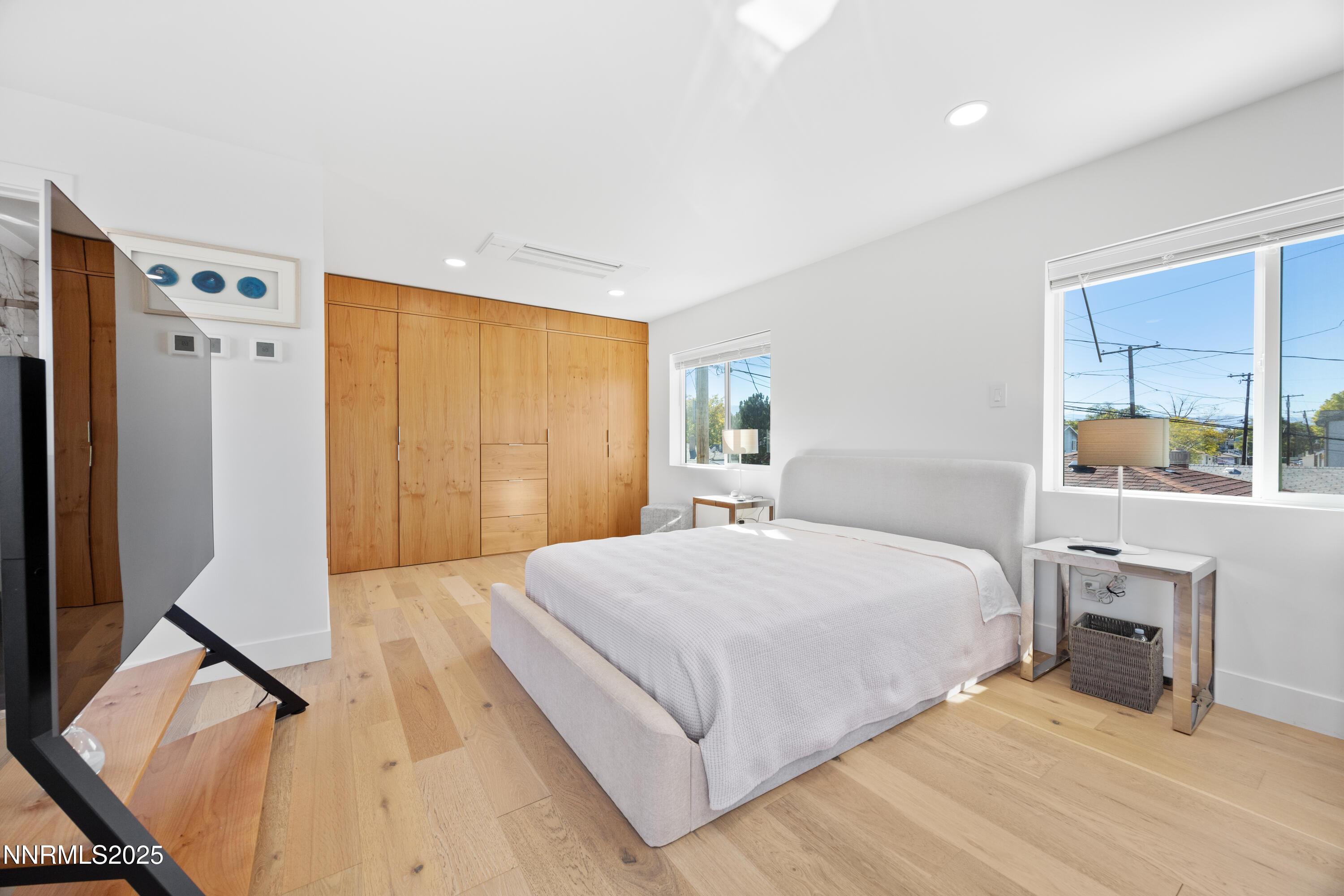 Sparks, Nevada, 89431, United States, 5 Bedrooms Bedrooms, ,2 BathroomsBathrooms,Residential,For Sale,1967760